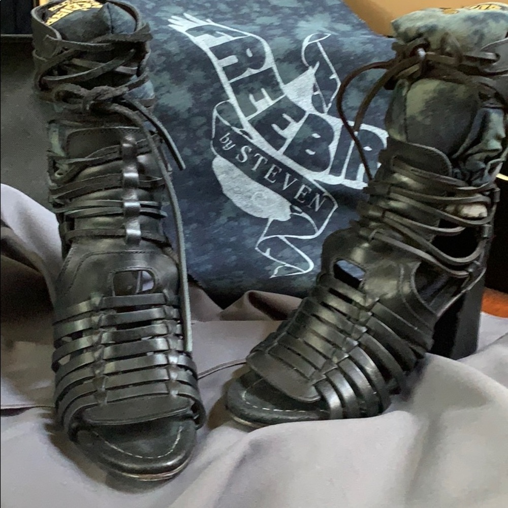 Freebird  by Steven "TESS"  with box BLACK sz 8